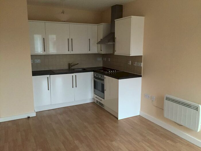 1 Bedroom Flat To Rent In Orchard Court, Potters Bar, EN6
