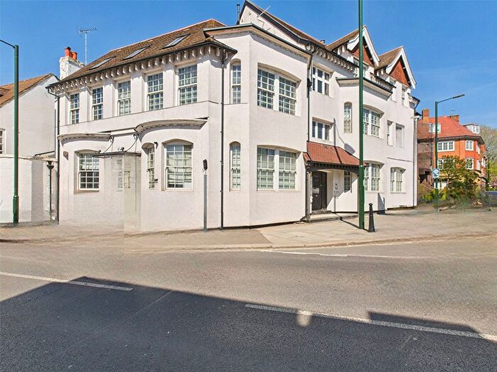2 Bedroom Flat To Rent In Park Gate Court, High Street, Hampton Hill, Hampton, TW12