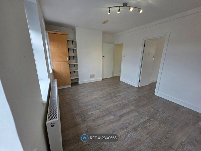 2 Bedroom Flat To Rent In Bridge Street, Pinner, HA5