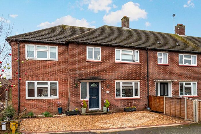 4 Bedroom Semi Detached House For Sale In Carlton Road, Walton-on-Thames, KT12