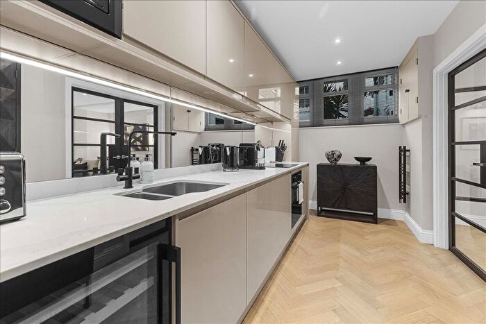 2 Bedroom Mews To Rent In Spear Mews, London, SW5