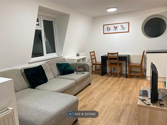 2 Bedroom Flat To Rent In Dollis Road, London, NW7