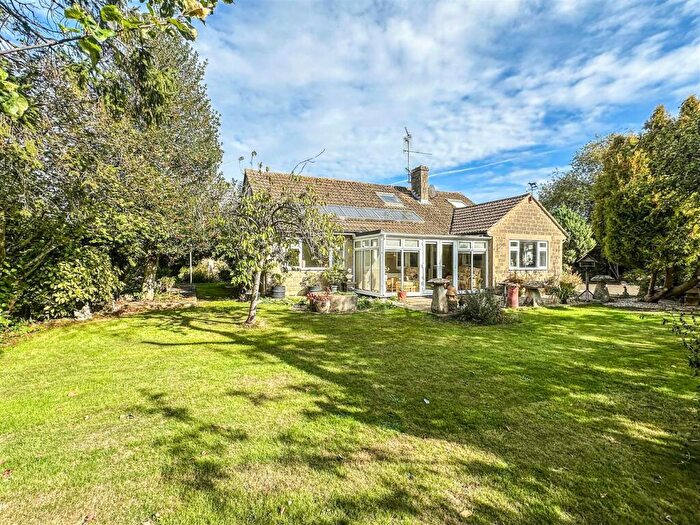 4 Bedroom Detached Bungalow For Sale In Tetbury Lane, Crudwell, Malmesbury, SN16