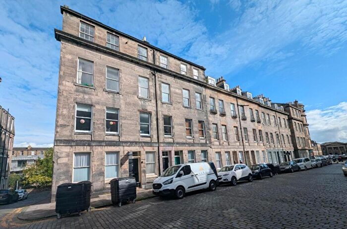 3 Bedroom Flat To Rent In Barony Street, New Town, Edinburgh, EH3