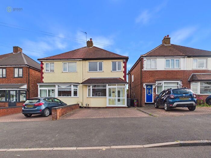 3 Bedroom Semi-Detached House For Sale In Delhurst Road, Birmingham, B44