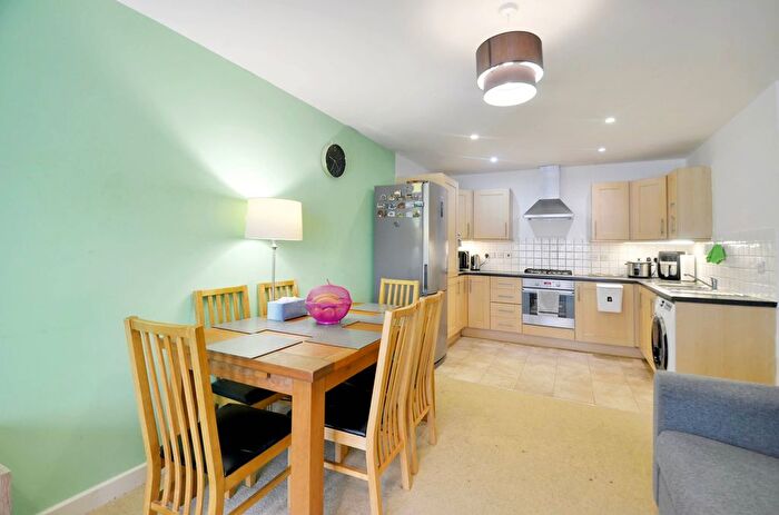 2 Bedroom Flat For Sale In Elmwood Avenue, Feltham, TW13
