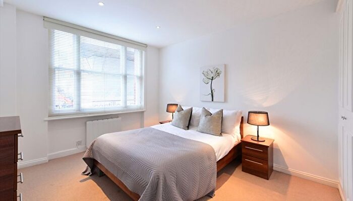 1 Bedroom Flat To Rent In Hill Street, Mayfair, London, W1J