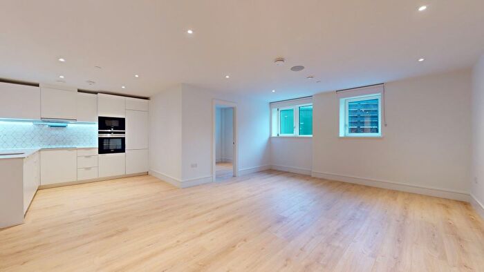 2 Bedroom Flat To Rent In Beverley Way, New Malden, SW20