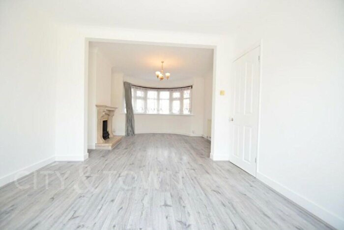 4 Bedroom Terraced House To Rent In Okehampton Crescent, Welling, Kent, DA16