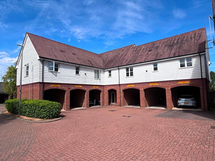 1 Bedroom Flat For Sale In Hopcrofts Meadow Redhouse Park, Milton Keynes, MK14
