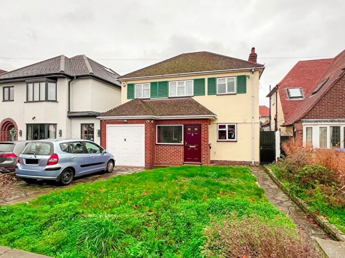 3 Bedroom Detached House For Sale In Esher Road, East Molesey, KT8