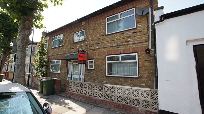 3 Bedroom End Of Terrace House To Rent In Walton Road, London, E13