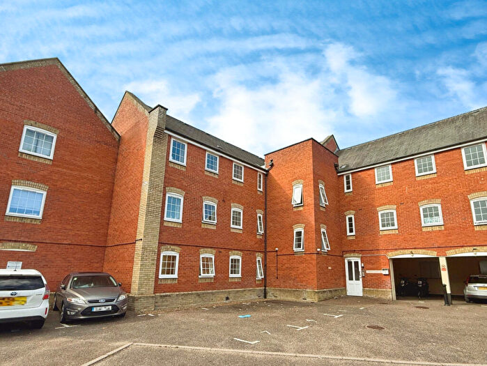 3 Bedroom Flat To Rent In Maria Court, Colchester, CO2