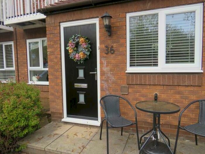 2 Bedroom Flat To Rent In Ella Park, Anlaby, Hull, HU10