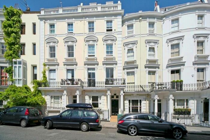 2 Bedroom Flat To Rent In Lansdowne Crescent, Notting Hill, W11