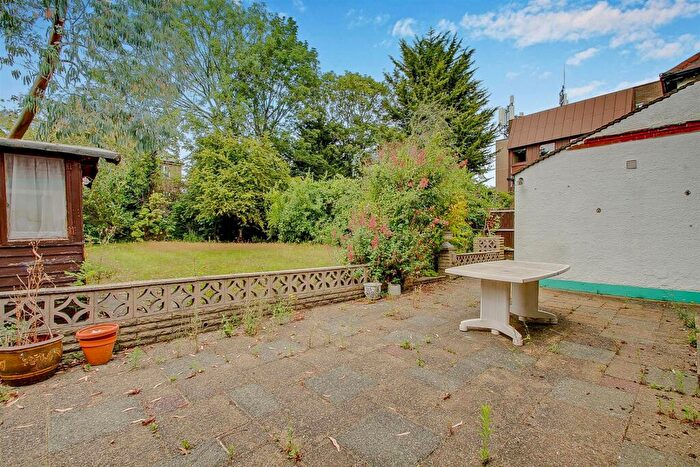 4 Bedroom Detached House For Sale In Neeld Crescent, London, NW4