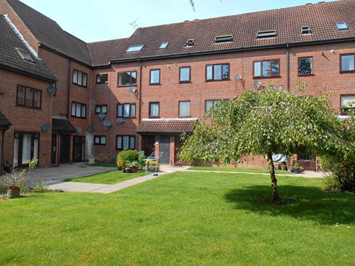 1 Bedroom Maisonette To Rent In Sheraton Mews, Gade Avenue, Watford, WD18