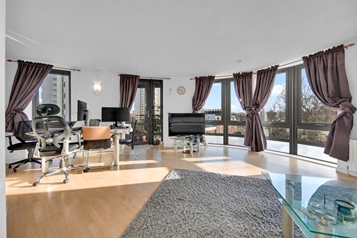 2 Bedroom Flat To Rent In Clapham Road, London, SW9