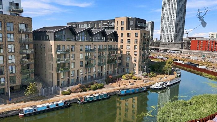 2 Bedroom Flat For Sale In Anderson Square, Vallans Court, E3