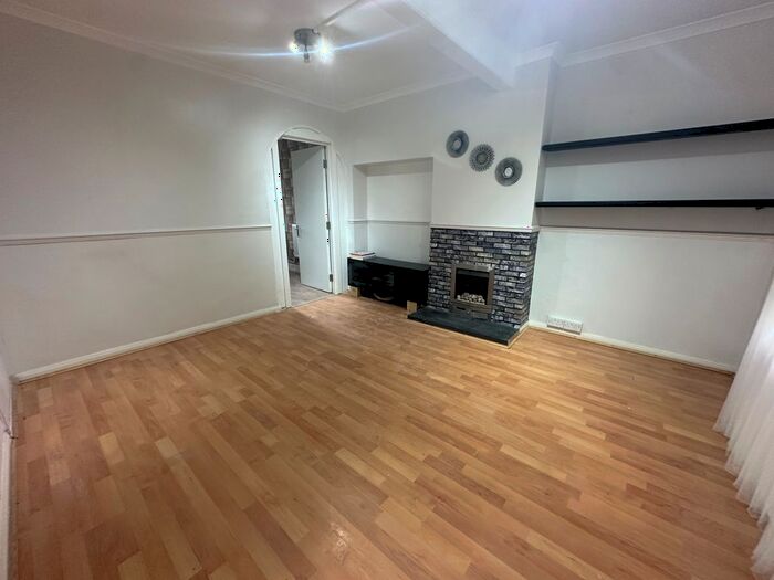 5 Bedroom Semi-Detached House To Rent In Laurie Road, London, W7