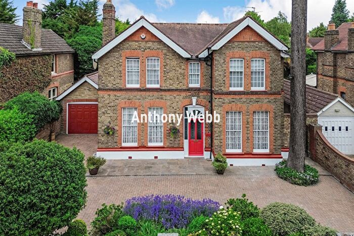 5 Bedroom Detached House For Sale In Wellington Road, Bush Hill Park, EN1