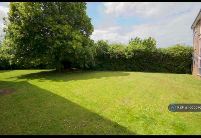 2 Bedroom Flat To Rent In Foxglove Way, Chelmsford, CM1