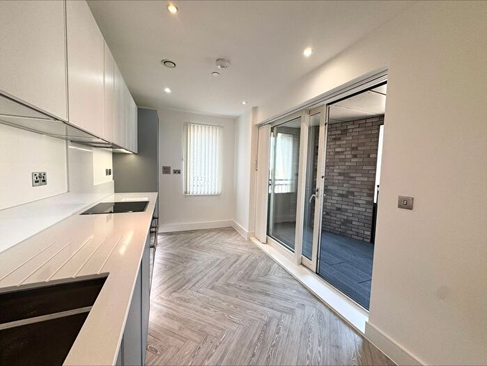 2 Bedroom Flat To Rent In Courthouse Way, London, SW18