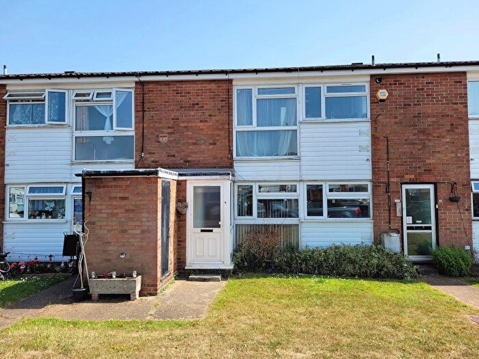 2 Bedroom Flat To Rent In St Peters Close, Newbury Park, IG2