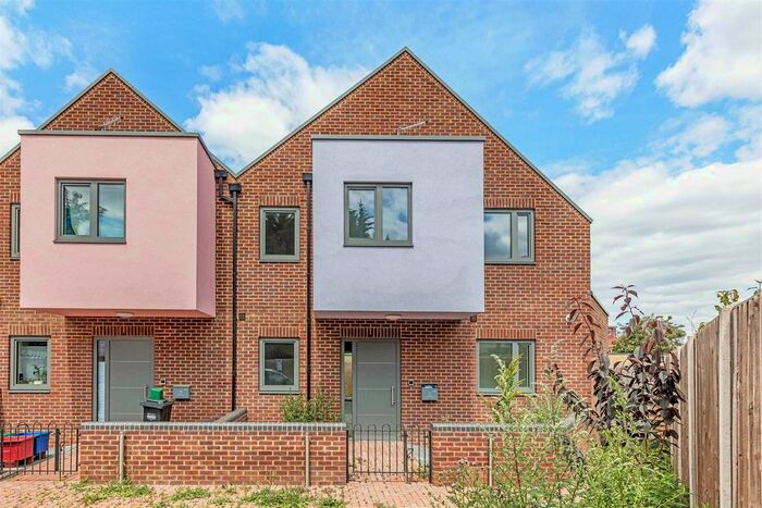 4 Bedroom Property To Rent In Islay Gardens, Hounslow, TW4