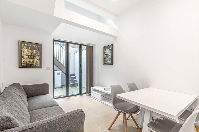 3 Bedroom Terraced House To Rent In Clapham Common North Side, London, SW4