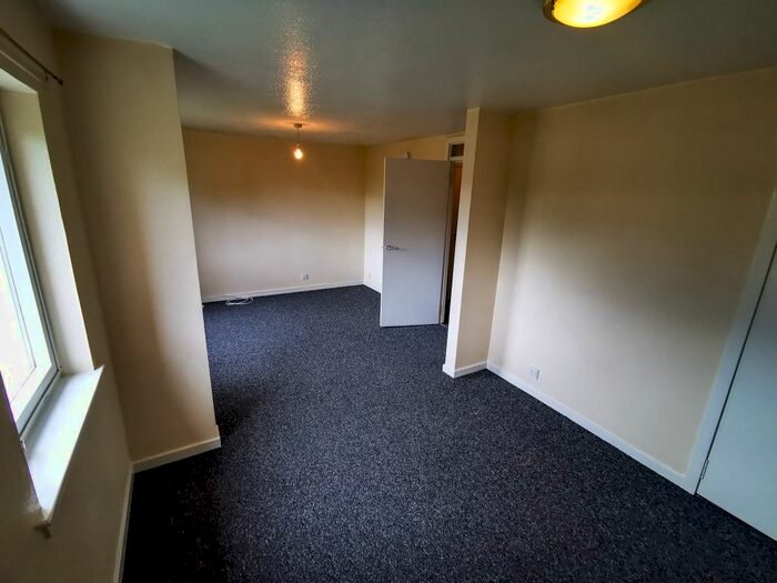 3 Bedroom Flat To Rent In Clifden Blue Court, Whitfield, Dundee, DD4