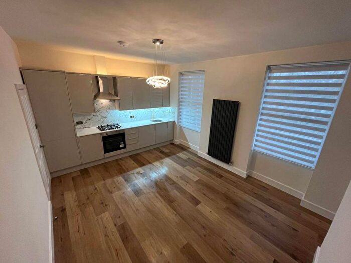 1 Bedroom Flat To Rent In Thrift Hall, Sewardstone Road, Waltham Abbey, EN9