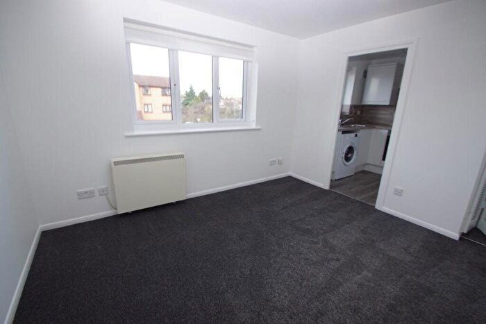 1 Bedroom Flat To Rent In Lowestoft Drive, SL1