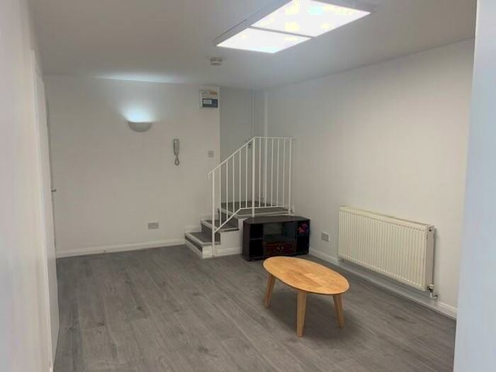 2 Bedroom Flat To Rent In Pemberton Road, London, N4