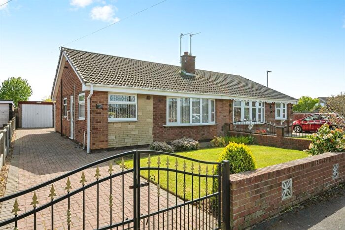 2 Bedroom Semi Detached Bungalow For Sale In Moorfield Drive, Armthorpe, Doncaster, DN3