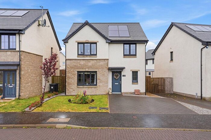 3 Bedroom Detached House For Sale In Bain Rigg, Edinburgh, EH17