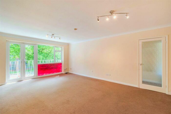 2 Bedroom Penthouse To Rent In Linden Lee, Westfield Park, Hatch End, Pinner, Middlesex, HA5