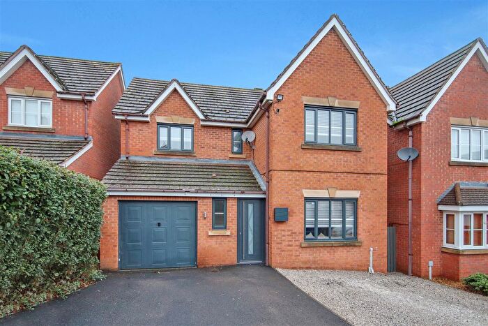 4 Bedroom Detached House For Sale In Farndish Close, Rushden, NN10