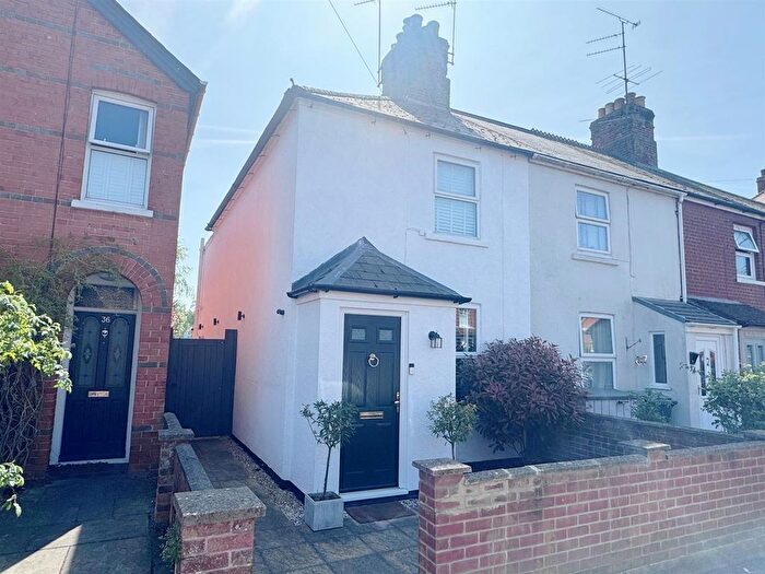 2 Bedroom End Of Terrace House For Sale In York Road, Newbury, RG14