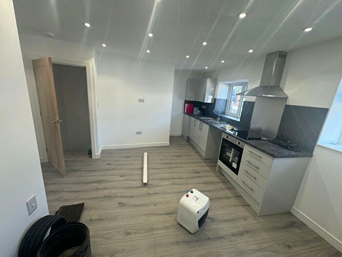 2 Bedroom Flat To Rent In Worsley Road, M30