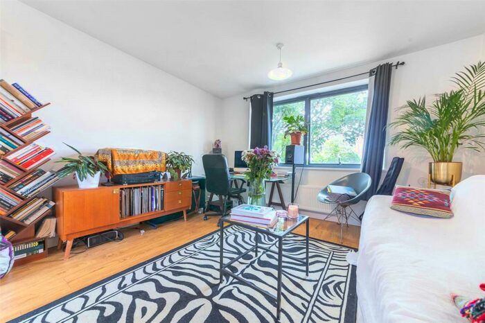 1 Bedroom Apartment To Rent In New Cross Road, London, SE14