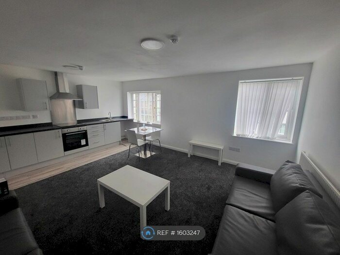 2 Bedroom Flat To Rent In The Woodlands, Stoke On Trent, ST4