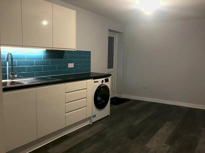 1 Bedroom Studio Flat To Rent In Cleveland Street Kempston, Bedford, MK42