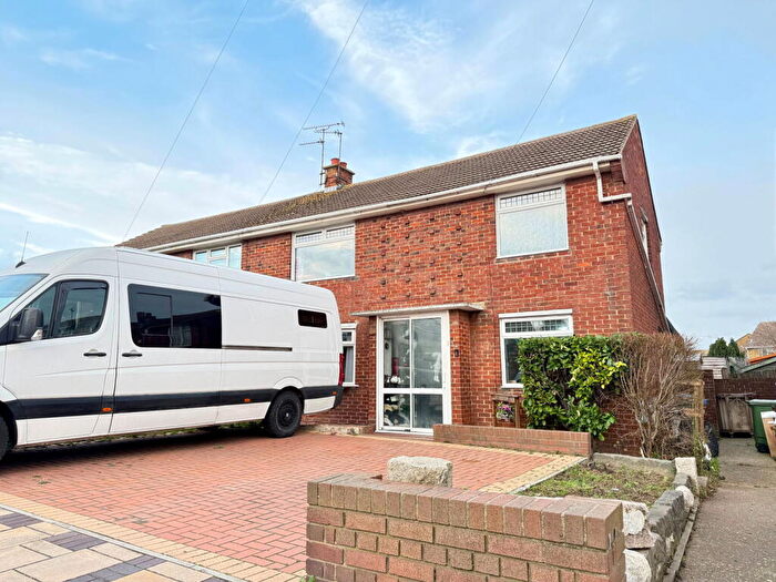 3 Bedroom Semi Detached House For Sale In Staplehurst Road, Sittingbourne, ME10