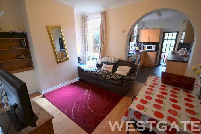 3 Bedroom Terraced House To Rent In Pitcroft Avenue, Reading, RG6