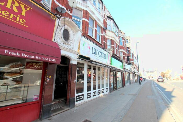 2 Bedroom Flat To Rent In Green Lanes, London, N21