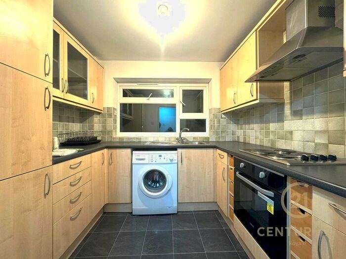 2 Bedroom Flat To Rent In Sandal Road, New Malden, KT3