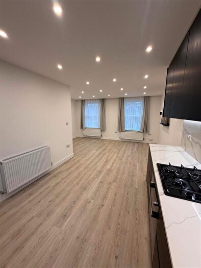 3 Bedroom Flat To Rent In Upland Road, London, SE22