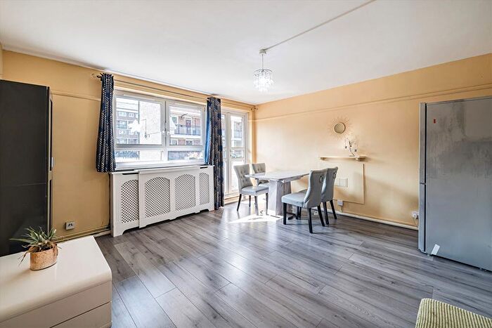 2 Bedroom Flat To Rent In Gibbs Green, West Kensington, W14