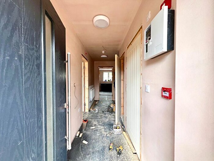 7 Bedroom Semi-Detached House To Rent In Pitts Road, Slough, SL1